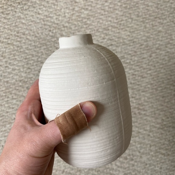H&M SMALL STONEWARE CREAM VASE - Picture 7 of 9
